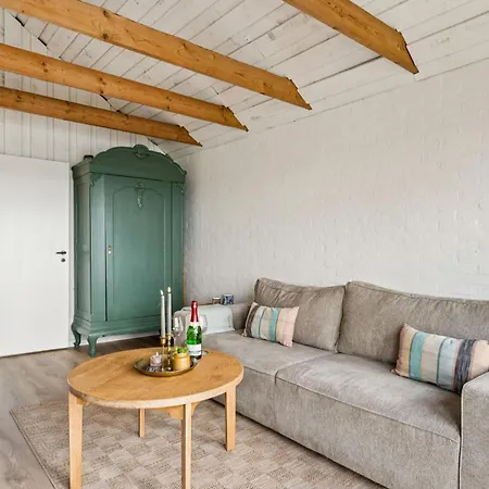 Exclusive With Stunning Marina Views In Feriehus