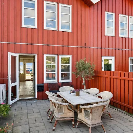 Exclusive With Stunning Marina Views In Feriehus